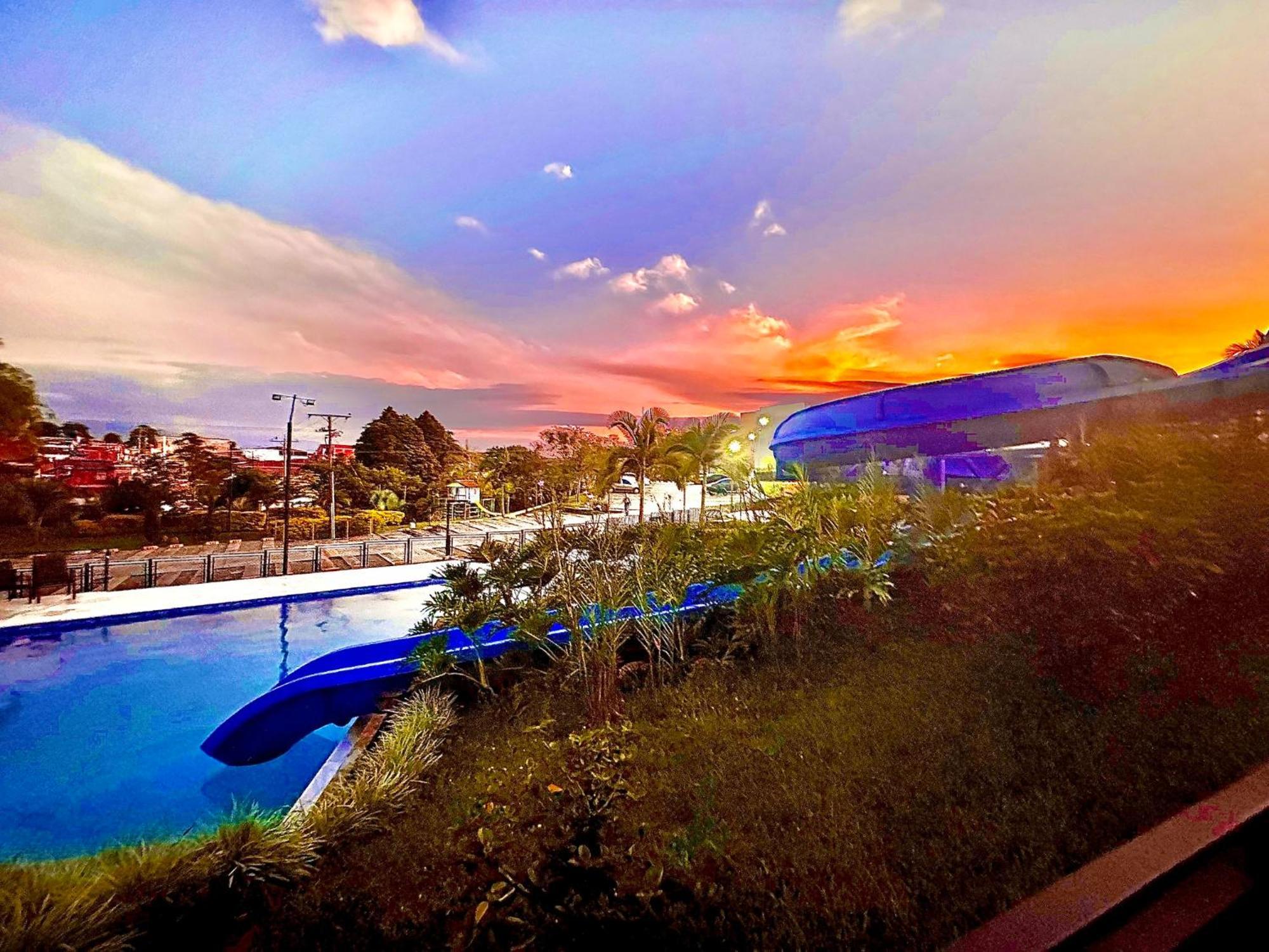 Privado Vacacional A 5m Del Aeropuerto, 20 Minutos Del Parque Del Cafe Y Centro De Con 4 Piscinas, 3 Jacuzzi, Sauna By Molca Xperiences 3h